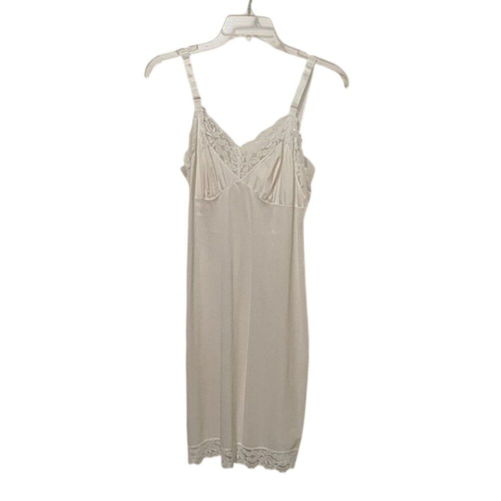 Dixie Belle Vintage 1960s-70s Creamy White Slip Womens Size 32 Style 7344 USA